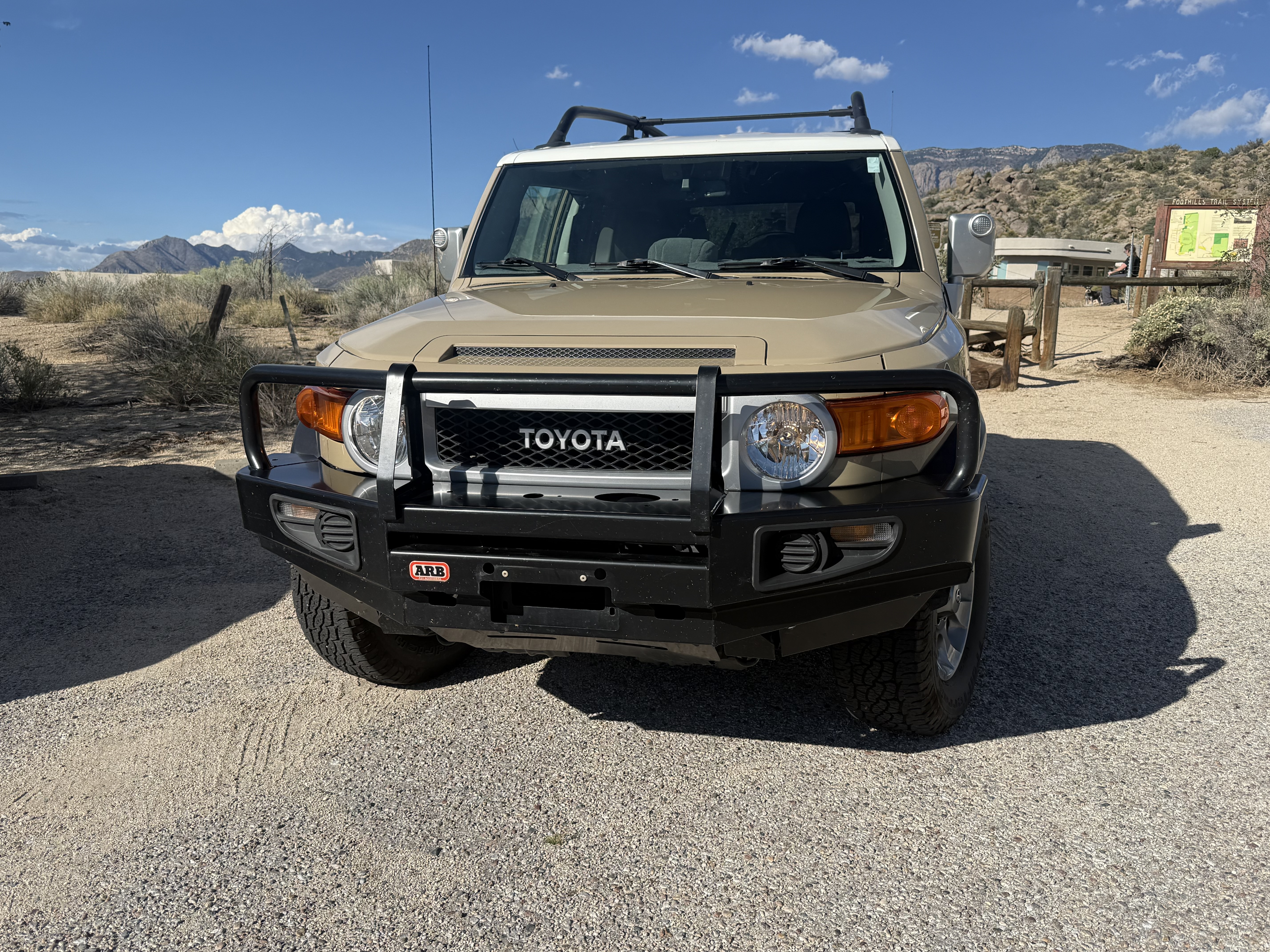 Used 2012 Toyota FJ Cruiser 4WD w/ Upgrade Pkg image 2