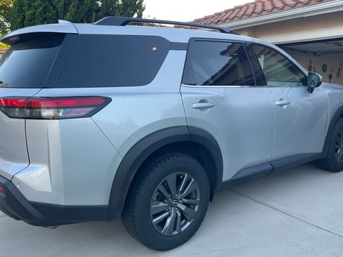 Used 2022 Nissan Pathfinder SV AWD/4WD image 11