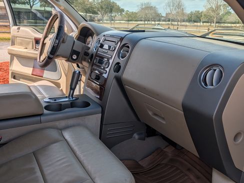 Used 2005 Ford F150 Lariat image 14