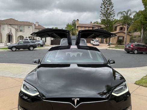 Used 2018 Tesla Model X 75D image 6