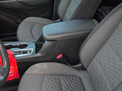 Used 2018 Chevrolet Equinox LT image 12