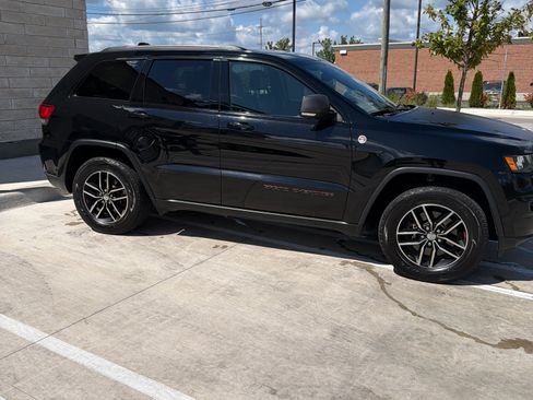 Used 2017 Jeep Grand Cherokee Trailhawk AWD/4WD image 10