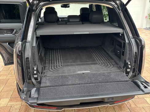 Used 2023 Land Rover Range Rover First Edition image 8