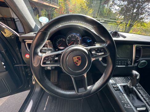 Used 2017 Porsche Macan Turbo image 20