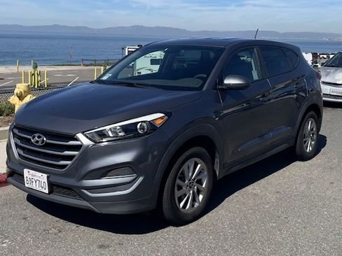 Used 2017 Hyundai Tucson SE image 1