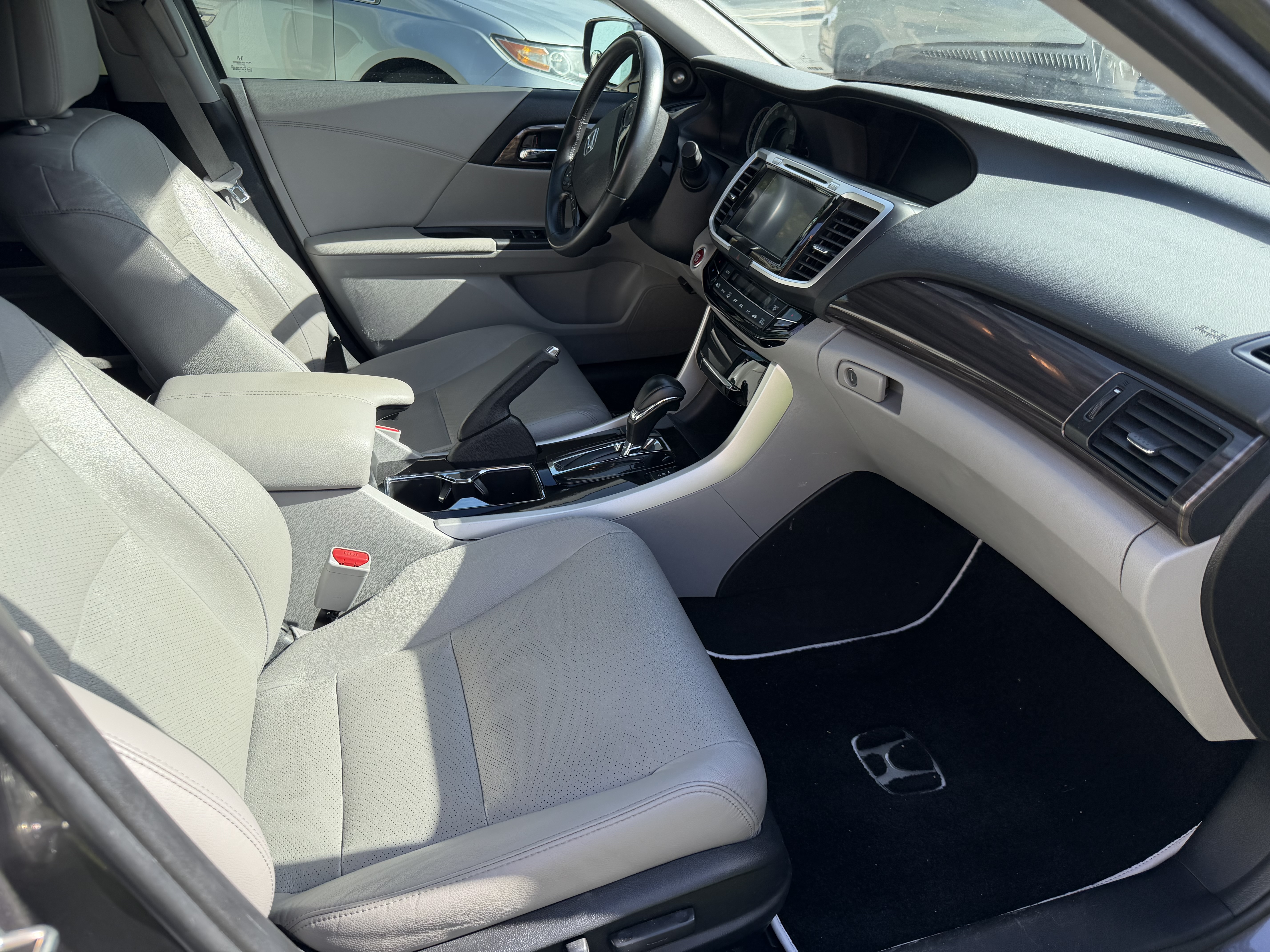 Used 2017 Honda Accord EX-L image 13