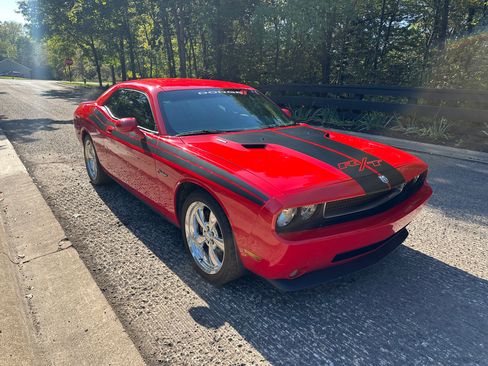 Used 2010 Dodge Challenger R/T image 10