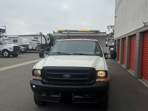 Used 2002 Ford F550 2WD Regular Cab Super Duty image 11
