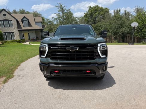 Used 2025 Chevrolet Silverado 2500 LT w/ Trail Boss Package AWD/4WD image 2