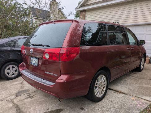Used 2007 Toyota Sienna XLE image 6