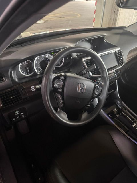Used 2017 Honda Accord Touring image 17
