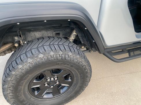 Used 2022 Jeep Gladiator Rubicon w/ LED Lighting Group AWD/4WD image 14