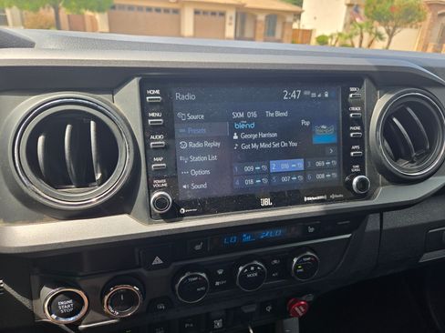 Used 2020 Toyota Tacoma TRD Sport w/ TRD Premium Sport Package AWD/4WD image 8