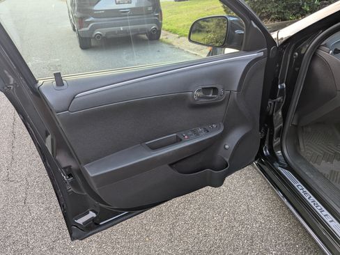 Used 2010 Chevrolet Malibu LT w/ Power Convenience Package image 19