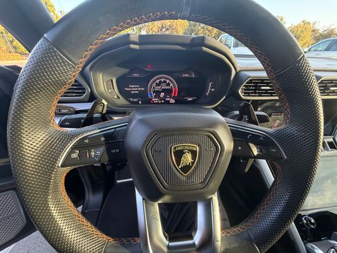 Used 2020 Lamborghini Urus AWD/4WD image 6