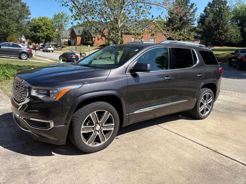 Used 2019 GMC Acadia Denali w/ Technology Package image 2