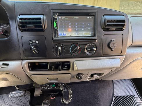 Used 2006 Ford F350 XLT image 10