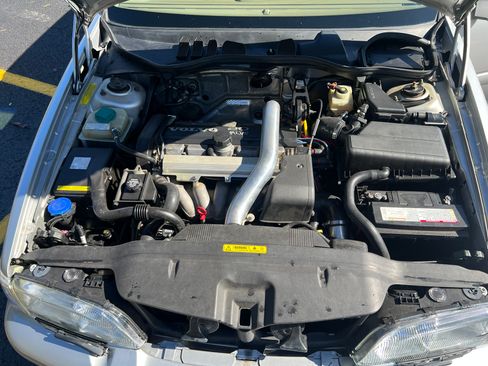 Used 1998 Volvo V70 R image 17