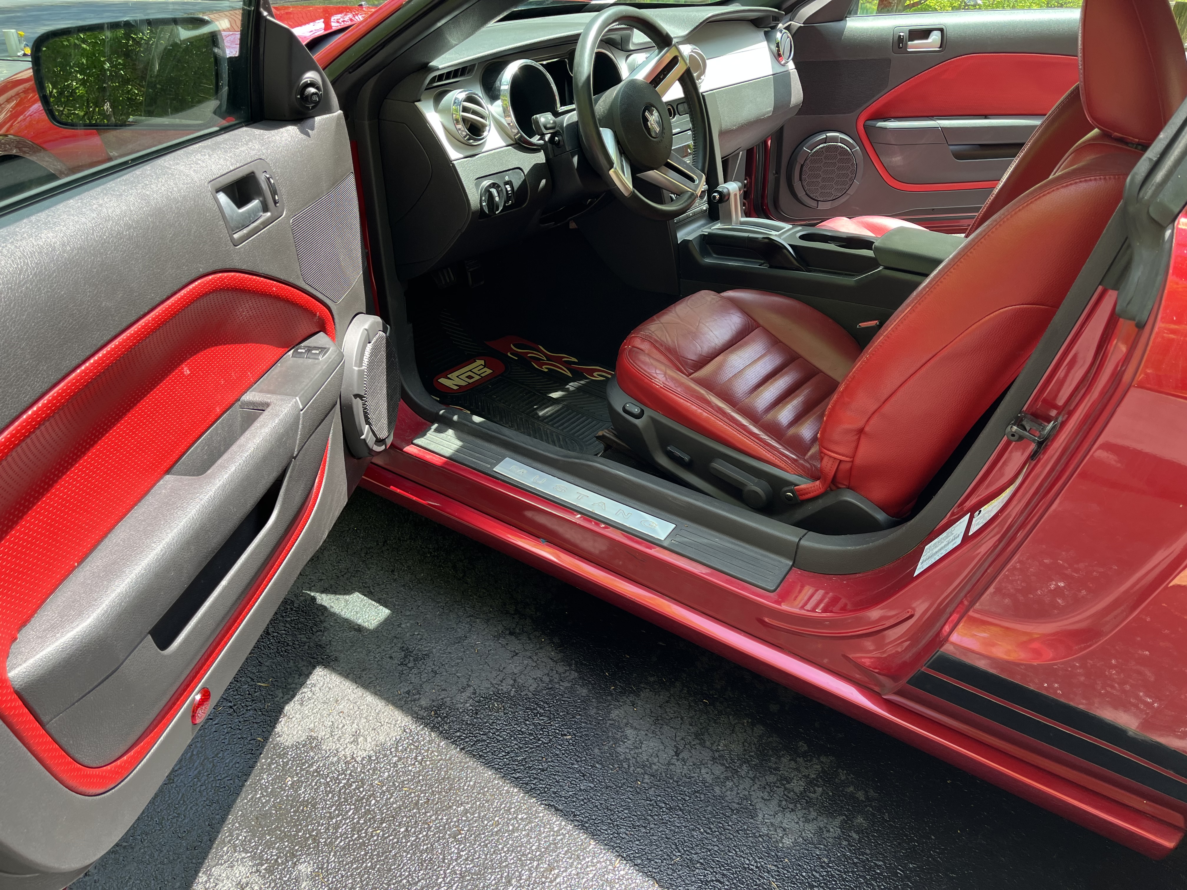 Used 2005 Ford Mustang GT Premium RWD image 9