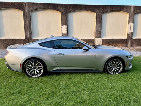 Used 2024 Ford Mustang Premium RWD image 9