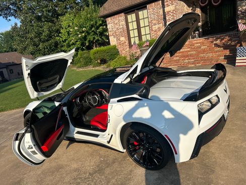 Used 2016 Chevrolet Corvette Z06 w/ 2LZ Preferred Equipment Group RWD image 15