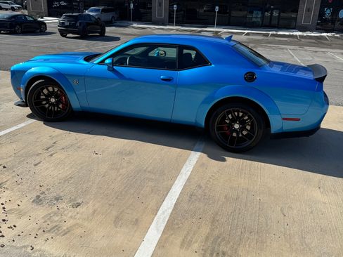 Used 2023 Dodge Challenger SRT Hellcat w/ Driver Convenience Group RWD image 9