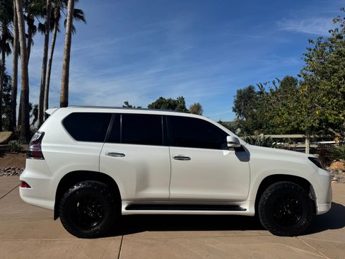 Used 2022 Lexus GX 460 Premium w/ Premium Package image 1