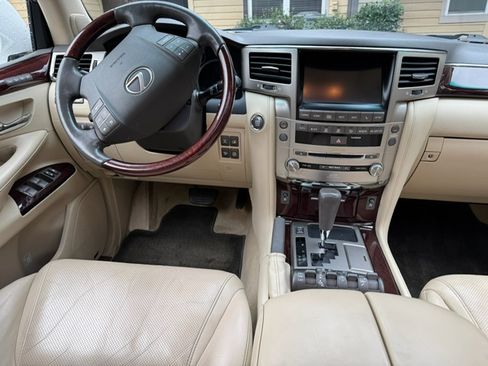 Used 2014 Lexus LX 570 4WD image 29