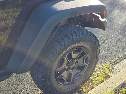 Used 2013 Jeep Wrangler Unlimited Sahara image 13