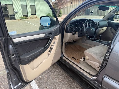 Used 2006 Toyota 4Runner SR5 AWD/4WD image 9