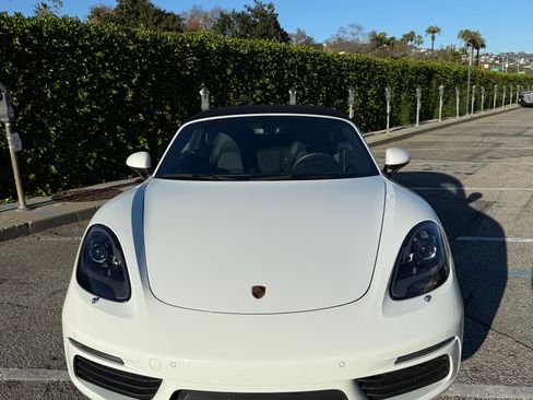 Used 2024 Porsche 718 Boxster image 9