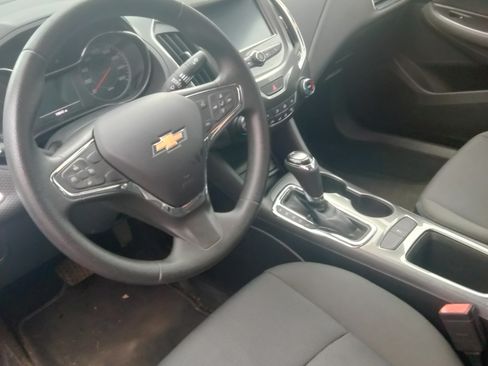Used 2017 Chevrolet Cruze LT image 8