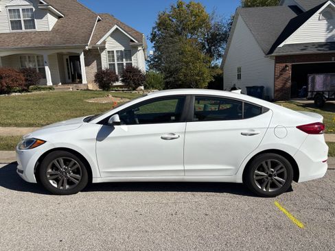 Used 2018 Hyundai Elantra SEL image 2