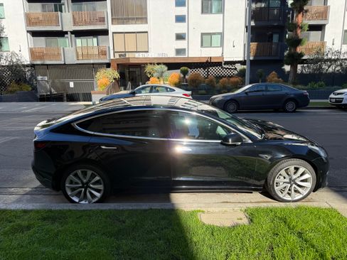 Used 2019 Tesla Model 3 Long Range image 4