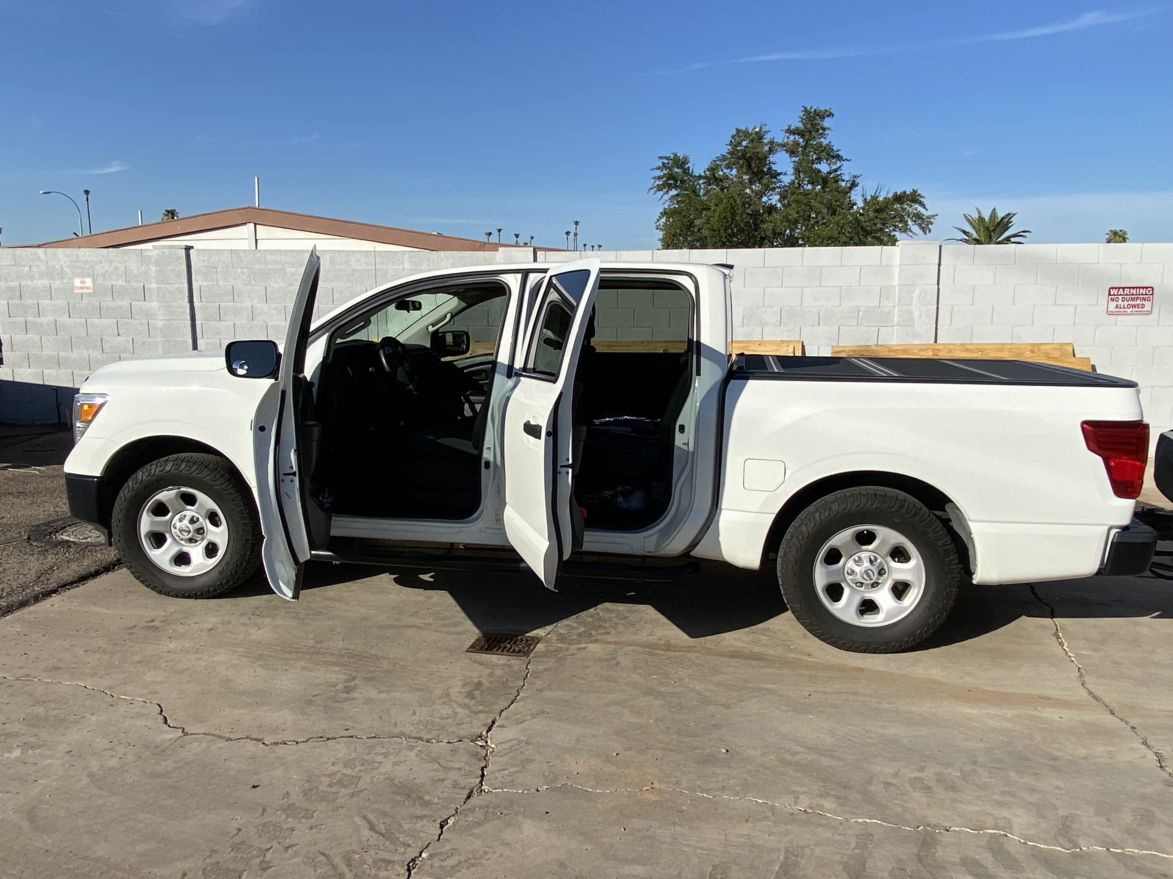 Used 2017 Nissan Titan S RWD image 5