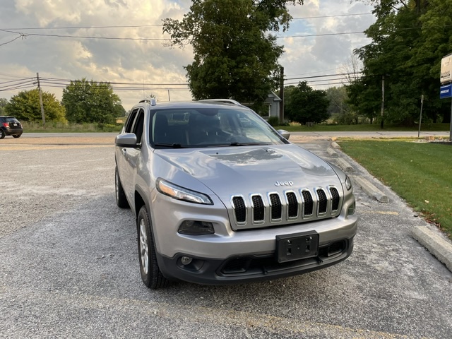 Used 2017 Jeep Cherokee Latitude w/ Safety/Convenience Group AWD/4WD image 2