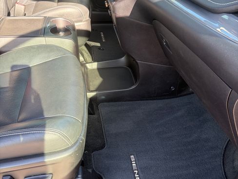 Used 2019 Toyota Sienna SE Premium image 8