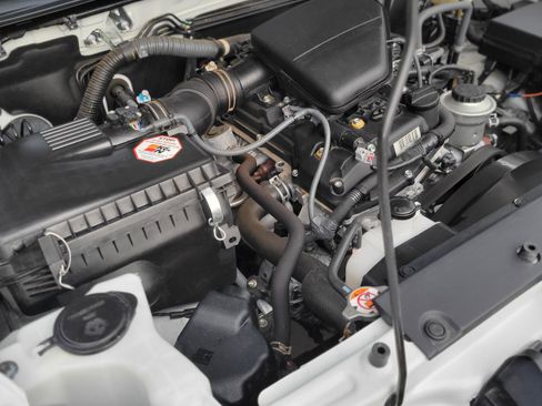 Used 2018 Toyota Tacoma SR5 image 16