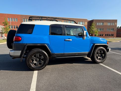 Used 2007 Toyota FJ Cruiser 2WD image 4