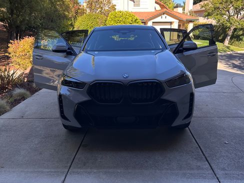 Used 2026 BMW X6 xDrive40i w/ Executive Package AWD/4WD image 4