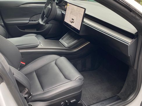 Used 2022 Tesla Model S Plaid image 9