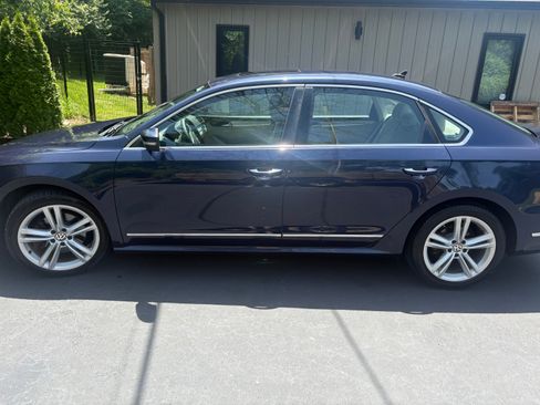 Used 2013 Volkswagen Passat TDI SE FWD image 2