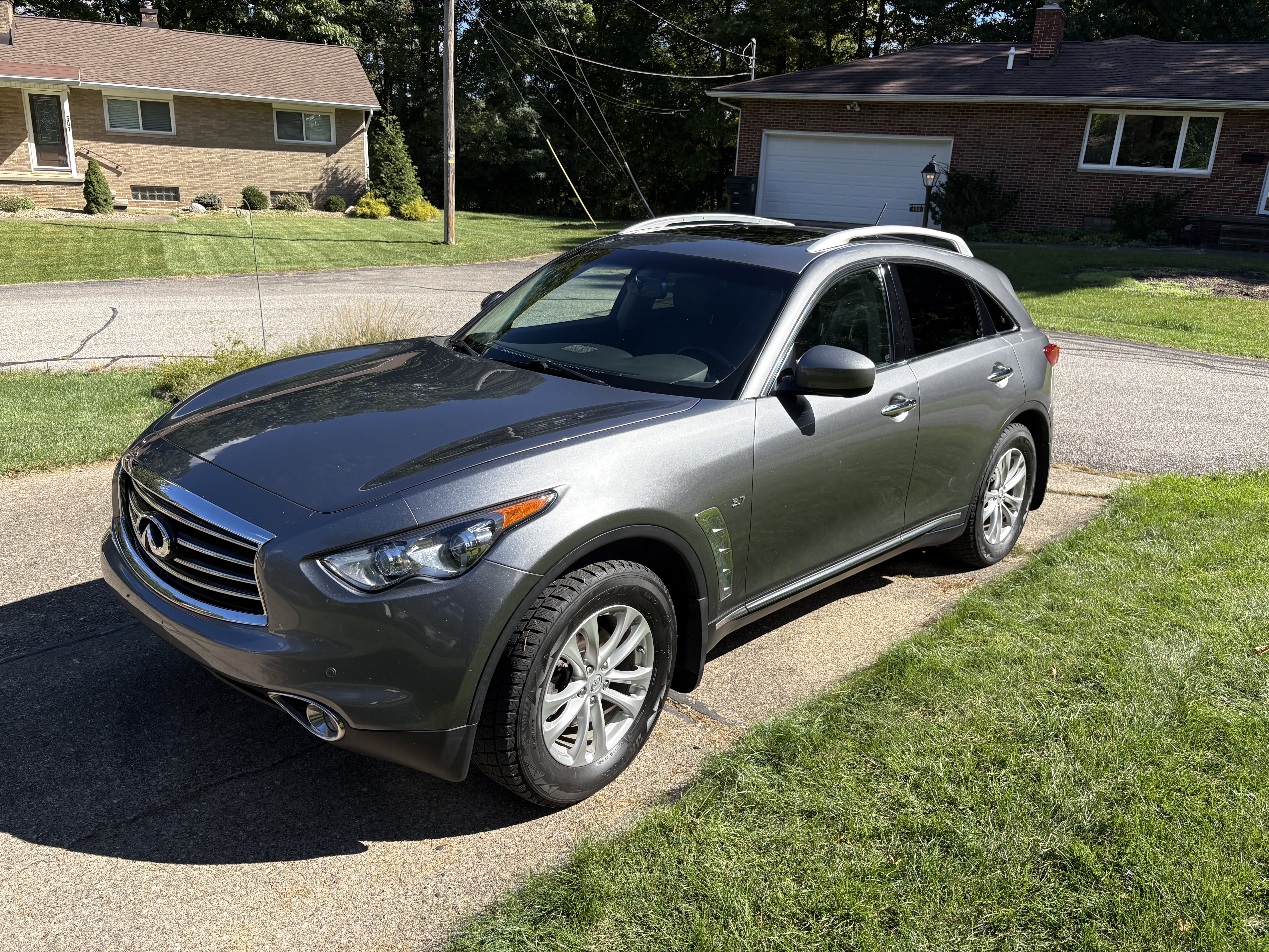 Used 2015 INFINITI QX70 AWD w/ Premium Package image 10