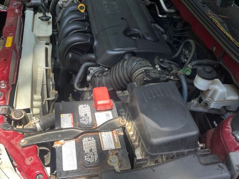 Used 2005 Pontiac Vibe w/ Power Group Value Package FWD image 11