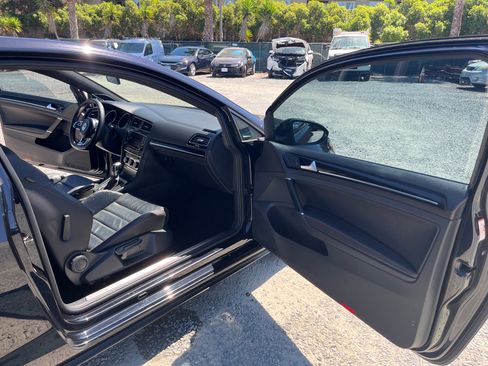 Used 2015 Volkswagen GTI SE FWD image 13