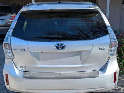 Used 2014 Toyota Prius V Three image 4