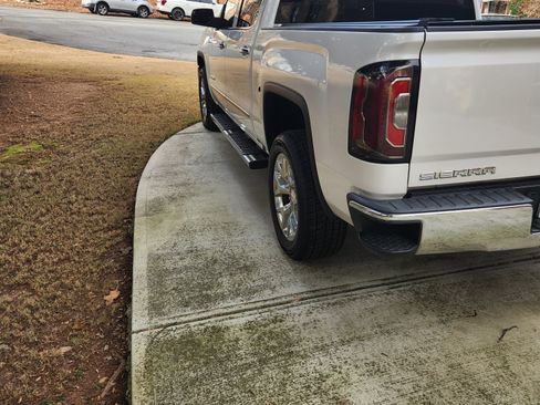 Used 2018 GMC Sierra 1500 SLT w/ SLT Premium Package image 14