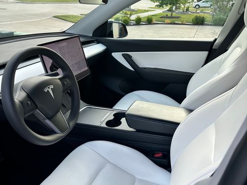 Used 2021 Tesla Model Y Long Range image 4