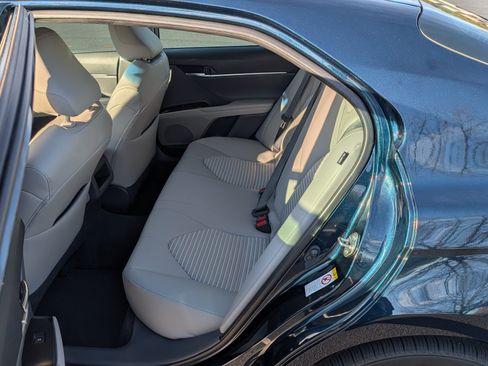 Used 2018 Toyota Camry SE image 9