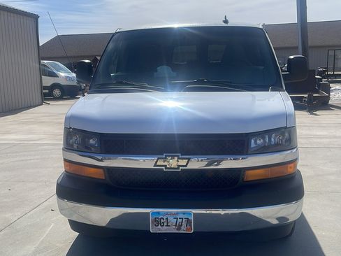 Used 2017 Chevrolet Express 3500 LT w/ LT Preferred Equipment Group image 2